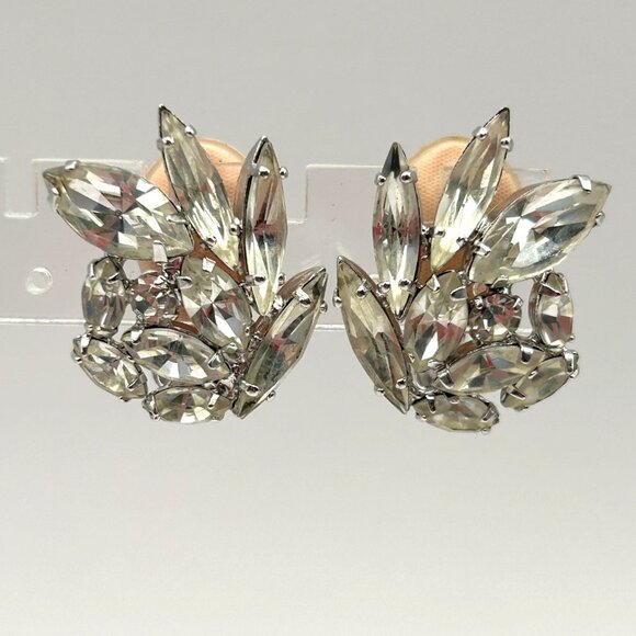 Vintage Weiss Clip On Earrings Rhinestone Cluster Spray Signed Silver Tone - Picture 9 of 16